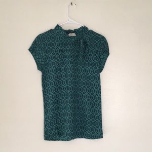 Pretty bow tie blouse size 10